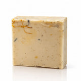 Savon solide à la camomille et au calendula fabriqué avec des huiles végétales