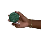 Shampoing solide Kaylabé à la spiruline, ortie et neem pour nettoyer et prendre soin des cheveux crépus, frisés et bouclés
